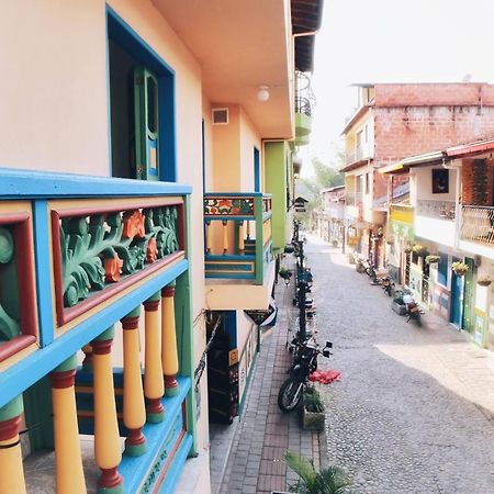 La Martinera Parque Central Guatape Ngoại thất bức ảnh